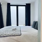 Modern & Elegant Near Montgomery בריסל