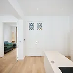 Louise 2 Apartment