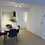 Modern & Elegant Near Montgomery アパート ブリュッセル