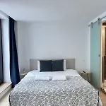 Modern & Elegant Near Montgomery *