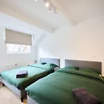 Gallery Louise 2 *