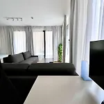 Lovely With Balcony By Grand Place For 4 شقة