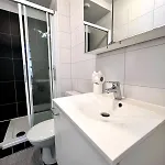 Stunning 2 Min From Grand Place Apartament