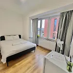 شقة Spacious For 6 Near Center Of *