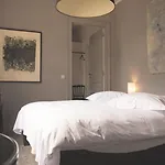Les Du Vaudeville Hotell *
