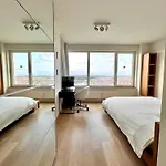 Nocleg ze śniadaniem Room Suite Penthouse Brussels Skyline Penthouse Suite 220 M2 Suite Room Of Refined Elegance Bruksela