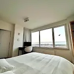 Nocleg ze śniadaniem Room Suite Penthouse Brussels Skyline Penthouse Suite 220 M2 Suite Room Of Refined Elegance Bruksela