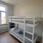 Elegant Renovated 2 Bedrooms Close To Transport