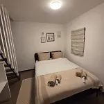 Apartmán Industrial-style Loft With Mezzanine Bedroom In Prime Area