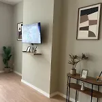 Elegant Renovated 2 Bedrooms Close To Transport Apartmán