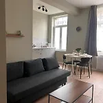 Apartmán Elegant Renovated 2 Bedrooms Close To Transport *