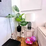 Family Cosy For Up To 9 Guests Near Midi Station Brusel
