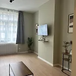 Elegant Renovated 2 Bedrooms Close To Transport * Brusel