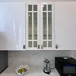 Family Cosy For Up To 9 Guests Near Midi Station Apartmán