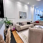 Apartmán Family Cosy For Up To 9 Guests Near Midi Station