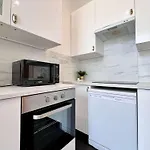 Family Cosy For Up To 9 Guests Near Midi Station Brusel