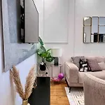 Family Cosy For Up To 9 Guests Near Midi Station * Brusel
