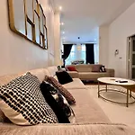 Apartmán Family Cosy For Up To 9 Guests Near Midi Station *