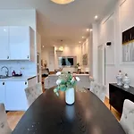 Apartmán Family Cosy For Up To 9 Guests Near Midi Station *