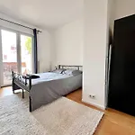 Apartmán Family Cosy For Up To 9 Guests Near Midi Station