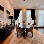 Family Cosy For Up To 9 Guests Near Midi Station