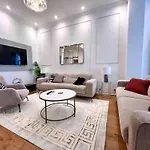 Family Cosy For Up To 9 Guests Near Midi Station *