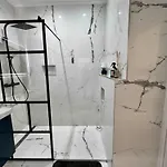 Apartmán Family Cosy For Up To 9 Guests Near Midi Station