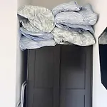 Family Cosy For Up To 9 Guests Near Midi Station Apartmán *