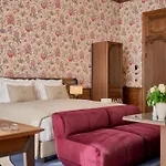 Faubourg 21 - The Leading Of The World 5*