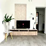 Elegant - Next From Grand Place, Netflix & Comfort