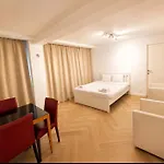 Centerstay *