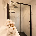 Centerstay شقة *