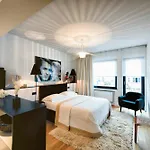Charles - Grand Place Apartmanhotel 4*