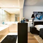 Charles - Grand Place Apartmanhotel 4*