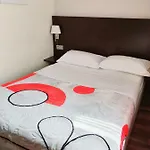 Hotel Queen Mary 3*