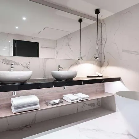 Radisson Collection Grand Place 5*