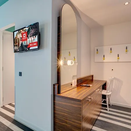 Meininger Gare Du Midi Otel 3*