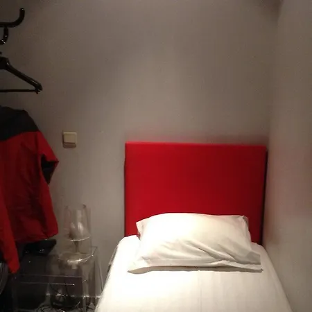 Monty Small Design Otel