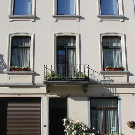 Les Iris Brussels