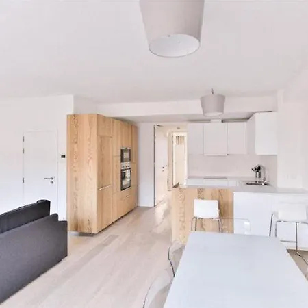 B-aparthotels Louise 3*
