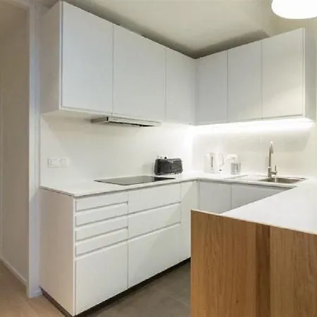 B-aparthotels Louise Aparthotel 3*