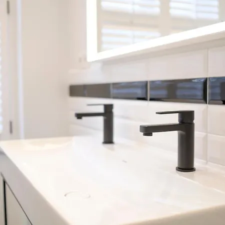 公寓 Fabulous In Chatelain Area