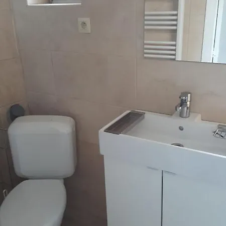 Yellow * بروكسل