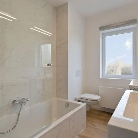 Heathrow Airport Flat 公寓 *