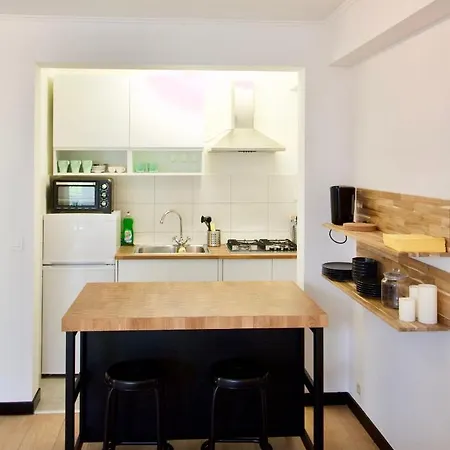 Splendid & Cosy Studio - Perfect Location 'stephanie-louise Area' 公寓 *