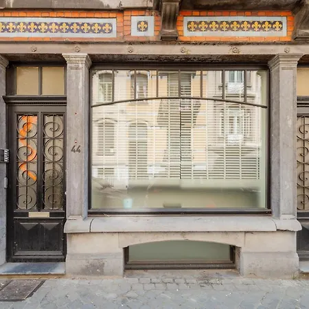 Jean Robie Apartment *