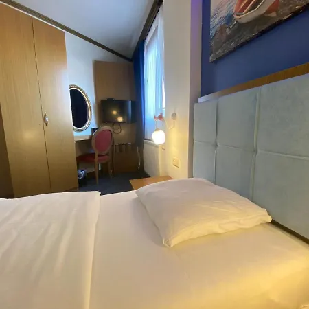 Fly Lounge Nocleg ze śniadaniem 3*