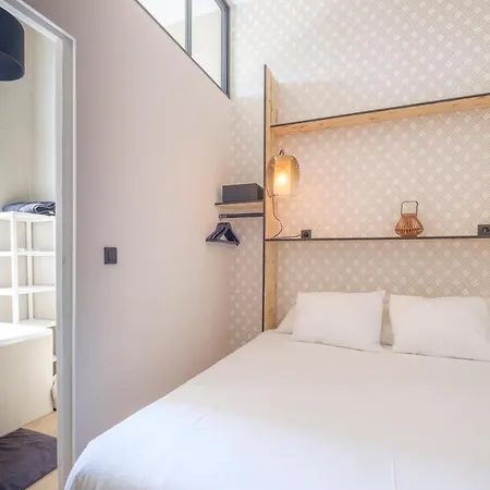 Fabulous In Chatelain Area With Balcony Apartment