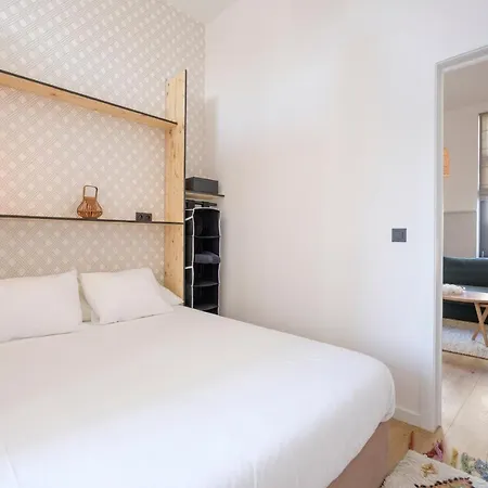 Fabulous In Chatelain Area With Balcony Апартаменты Брюссель