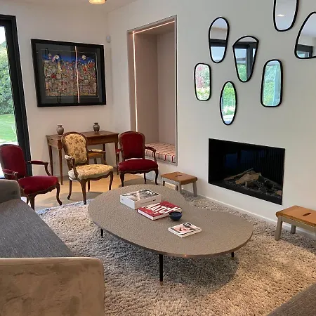Contemporaine Dans La Verdure Villa *